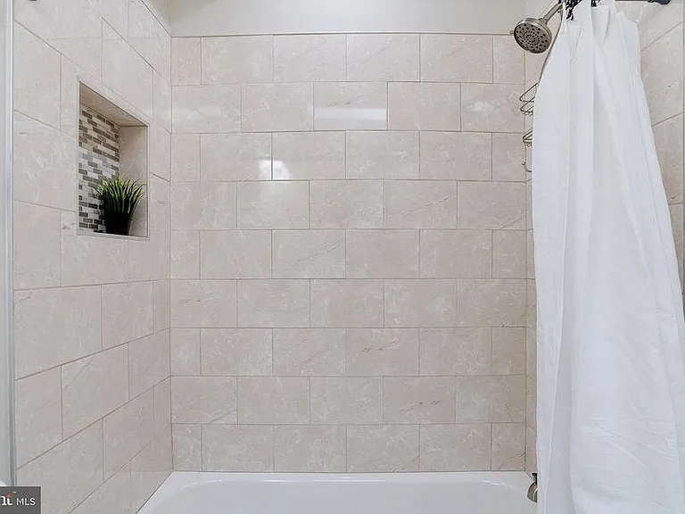 442 N Linwood Ave — Photo 28
