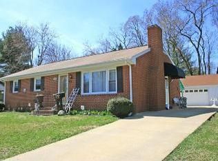 319 Valley View Ave SW, Leesburg, VA 20175