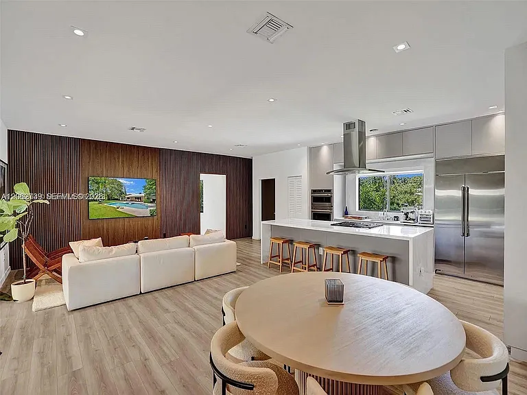 5705 SW 60th Ave — Photo 14