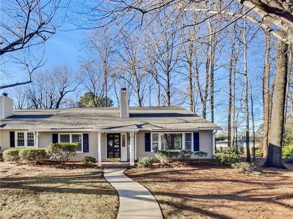 10 Brownstone Ln, Greensboro, NC 27410