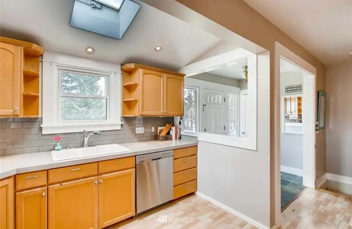 2 bed, 1090 sqft, $3,200 — Photo 3