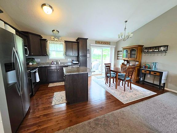 5th image of 106 Rolling Vista Pl