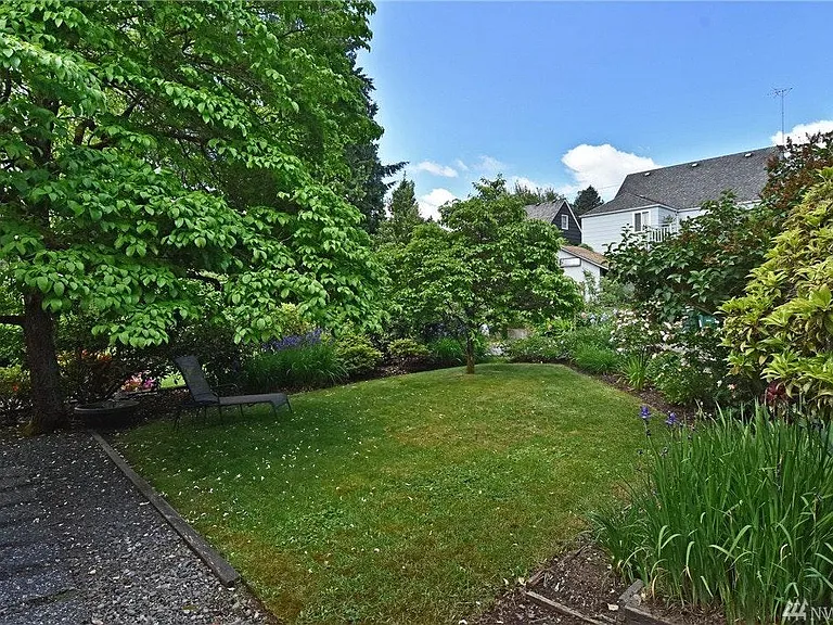 6211 39th Ave NE — Photo 17
