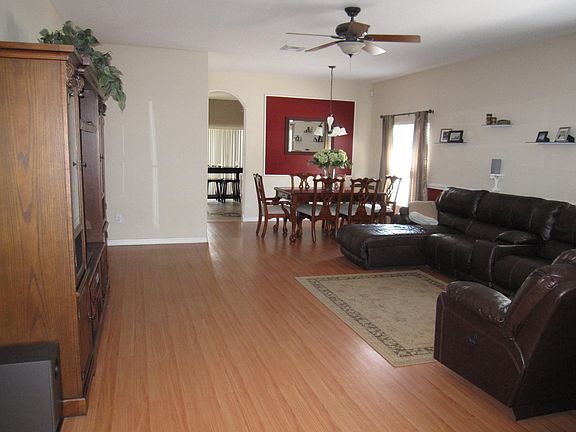 3rd image of 277 Clydesdale Cir