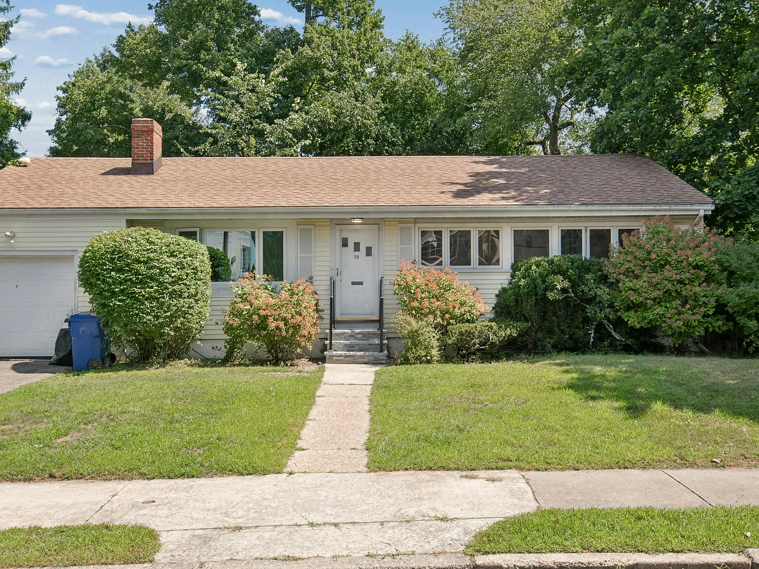 3 bed, 1040 sqft, $3,700 — Photo 1