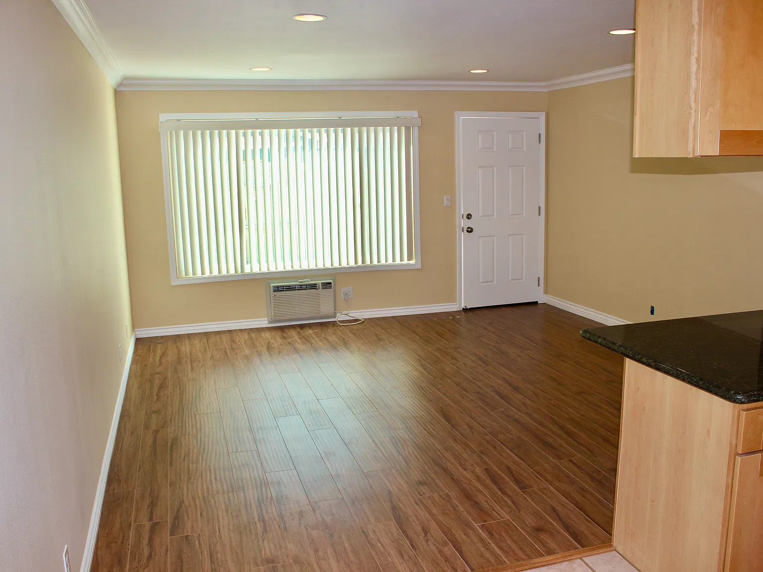 2 bed, 850 sqft, $2,299 — Photo 2