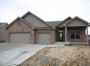 2866 Bluebell Ct, Columbus, IN 47201