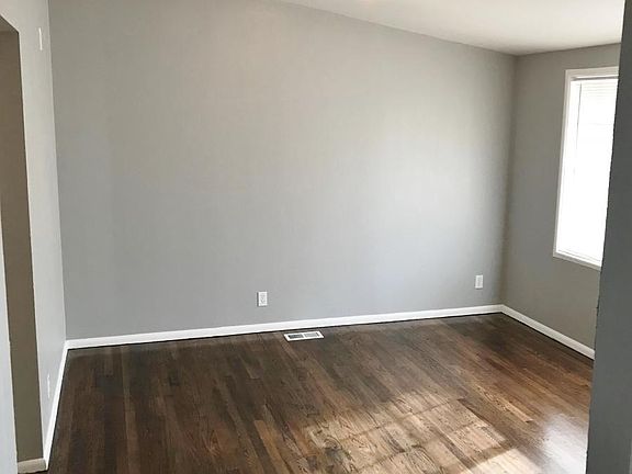 3rd image of 8508 E 92nd St