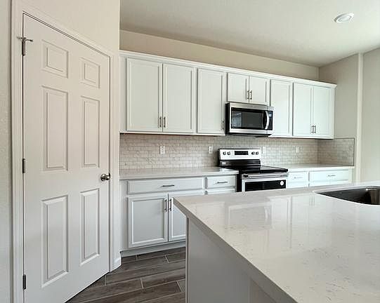 2nd image of 6057 Woodlands Loop