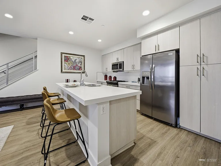 2111 N Cahuenga Blvd #14 — Photo 22