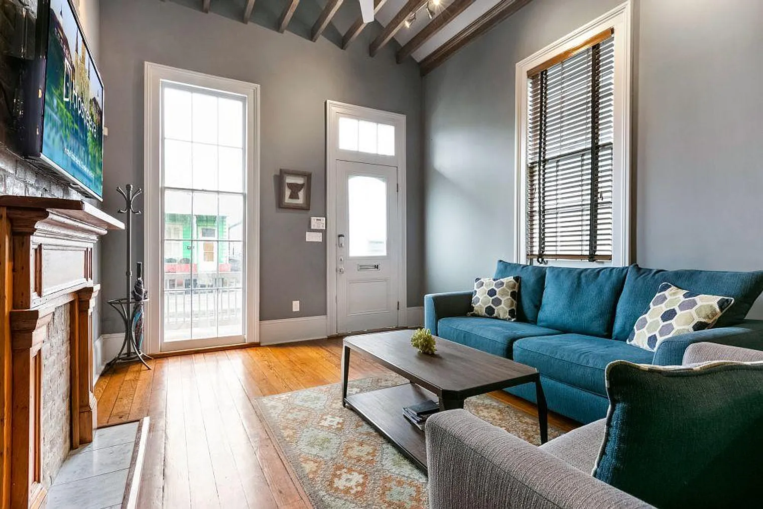 1 bed, 1.0 bath, 1291 sqft, $3,467 — Photo 1