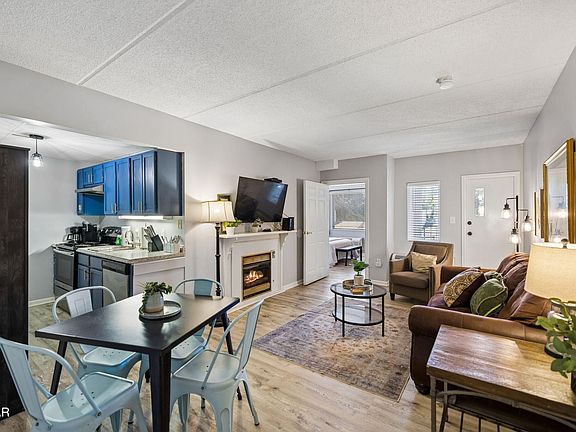 2nd image of 413 Baskins Creek Rd #405