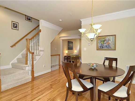 3rd image of 11805 Regents Park Dr