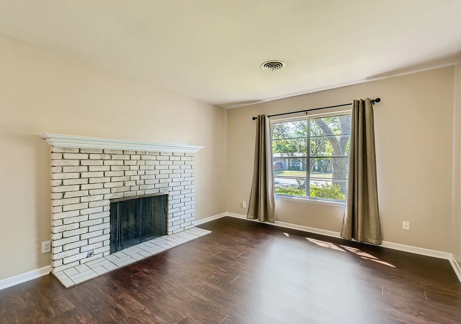 Ready for Move In! — Photo 2