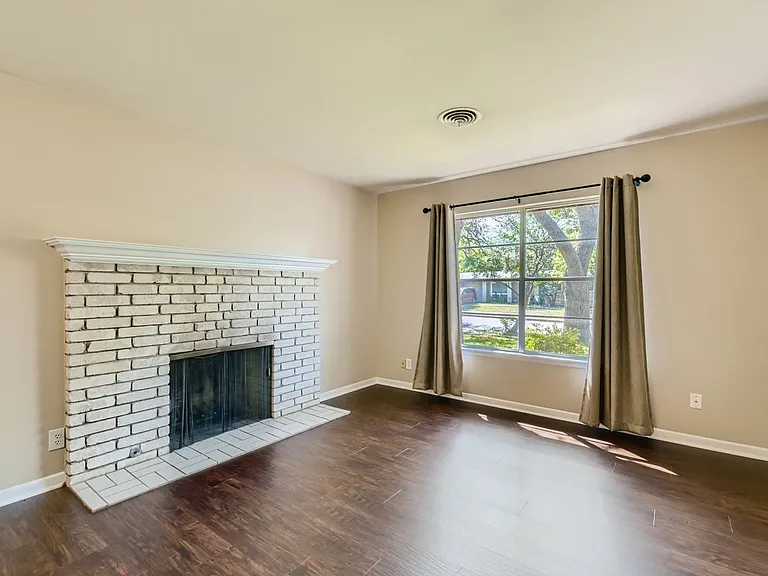 3210 Nantucket Dr — Photo 2