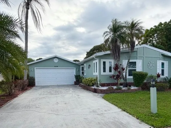 2228 Del Mar Dr #2228, North Fort Myers, FL 33903