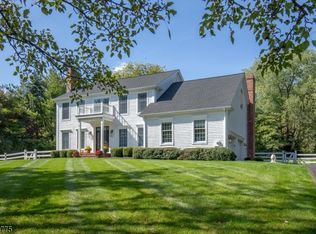 2 Brookside Dr, Gladstone, NJ 07934