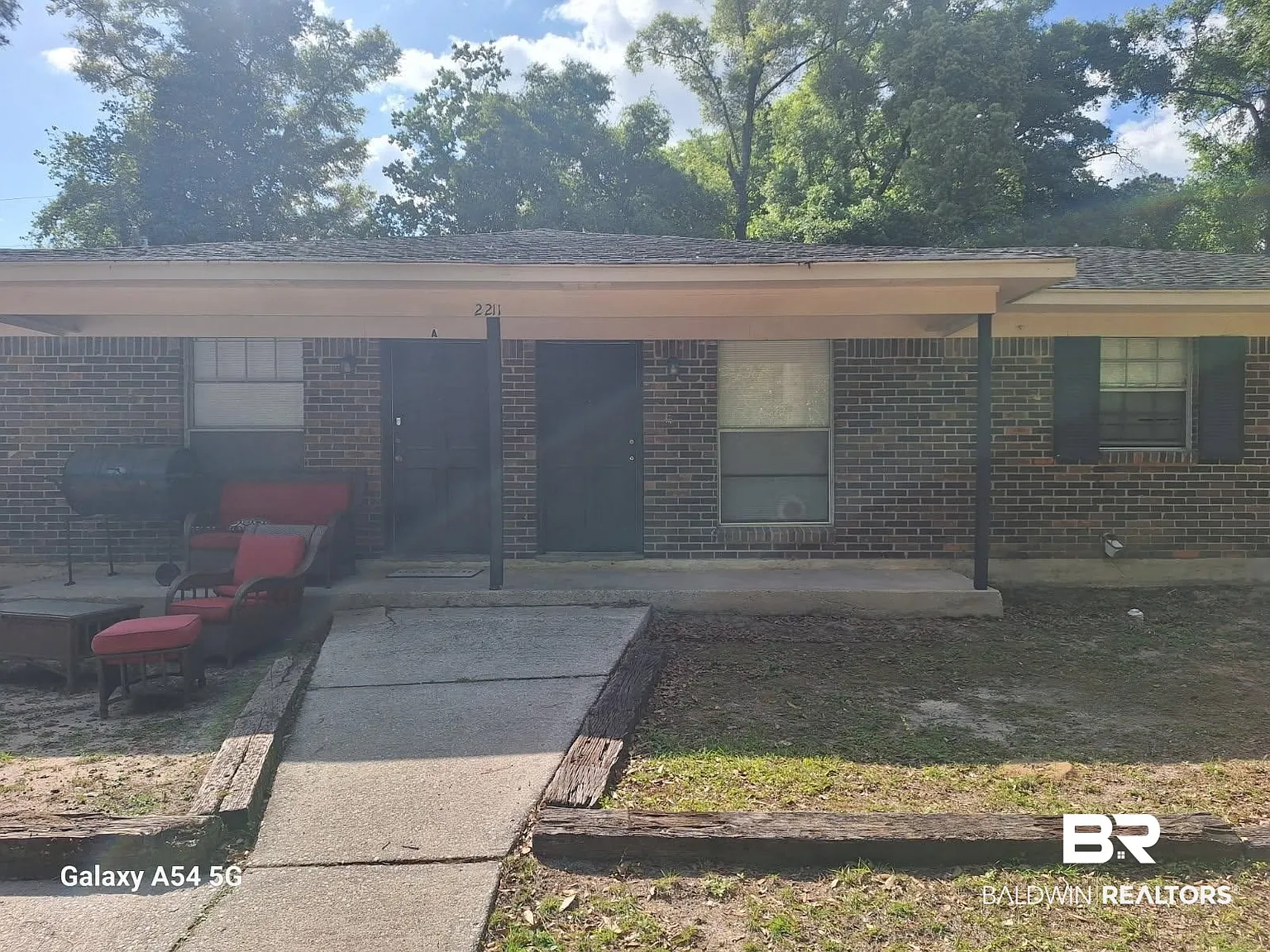 3 bed, 1.5 bath, 1050 sqft, $1,200 — Photo 1