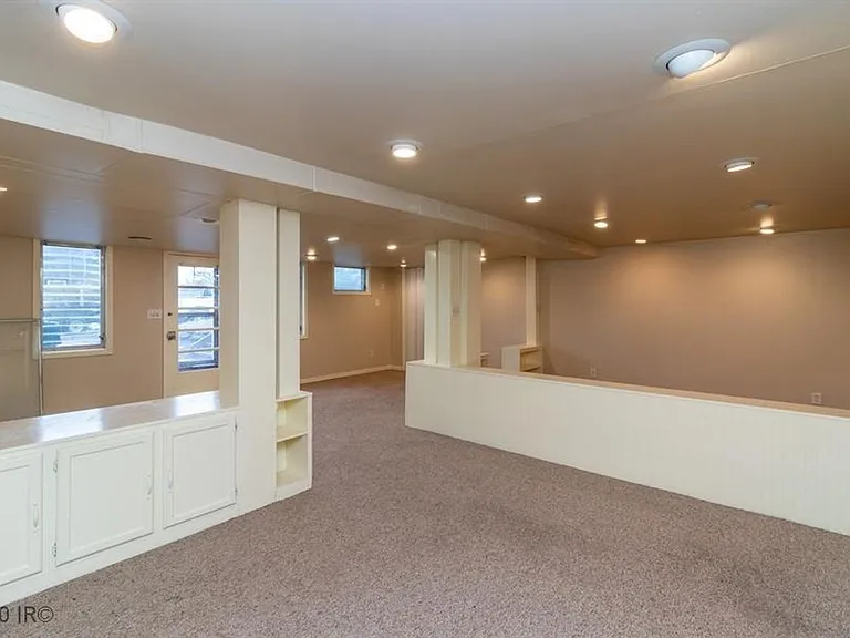 1011 Evelyn St — Photo 19