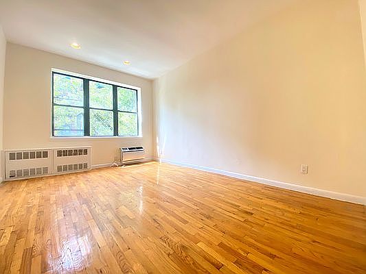 2nd image of 225 E 10th St APT 3H