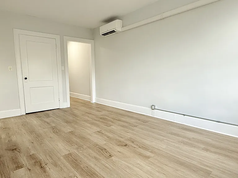 74 Hanna St W #8 — Photo 5