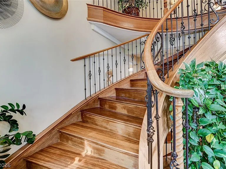 7001 Alamitos Cir — Photo 34