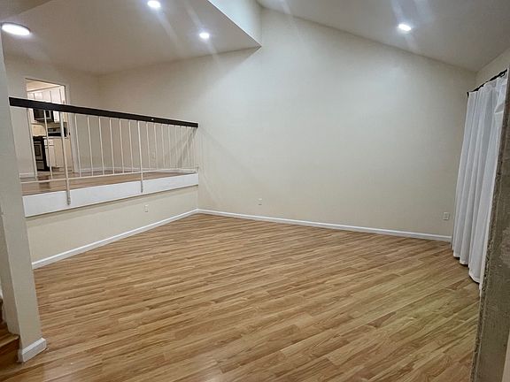 4th image of 584 W Huntington Dr Unit B