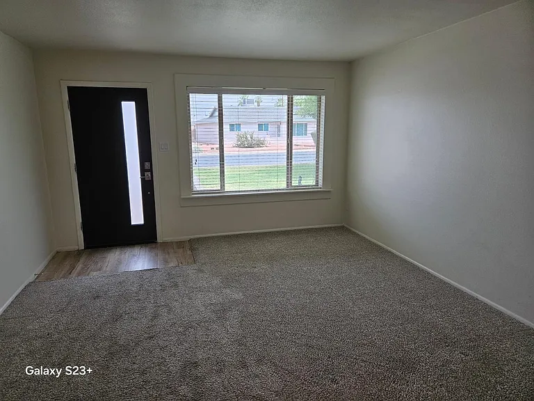 531 E Laguna Dr — Photo 6