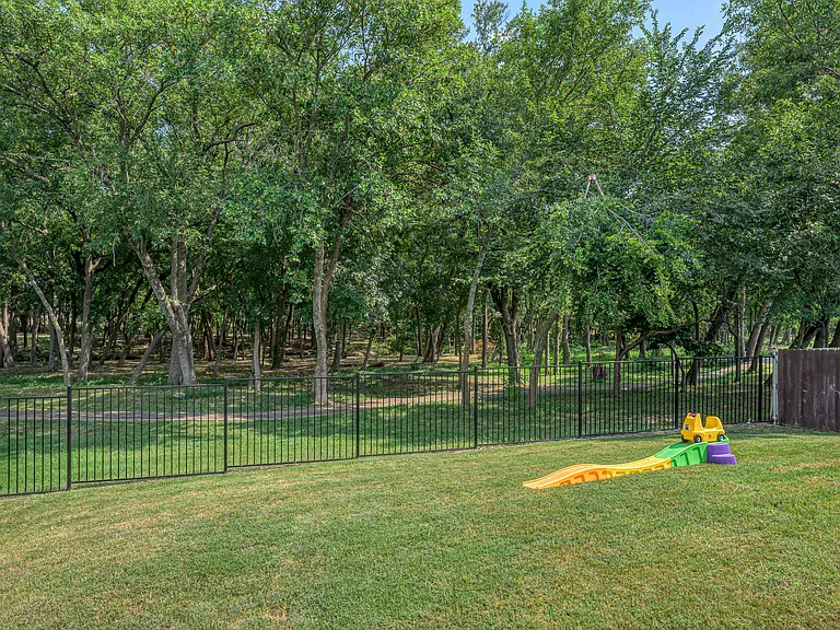 1301 Oak Hollow Ln — Photo 18