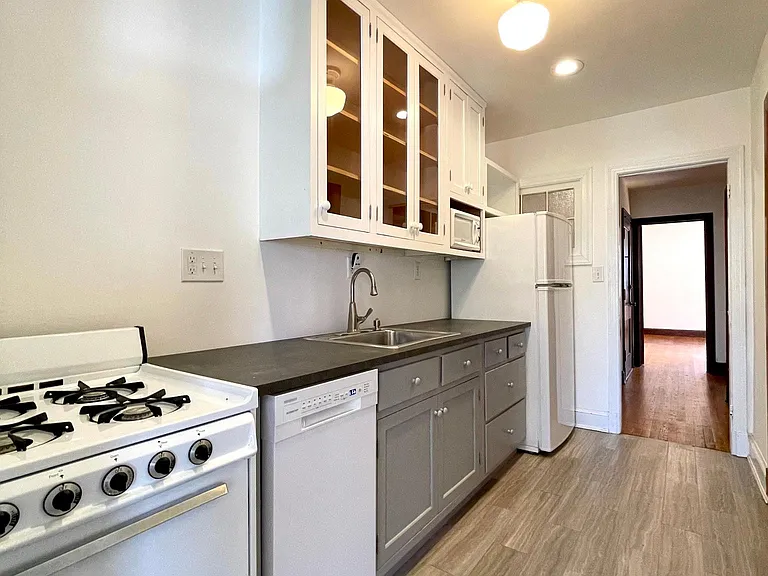 1814 C St SE #3 — Photo 10
