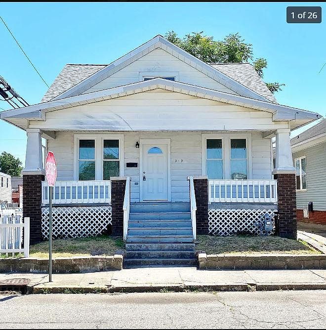 1st image of 919 Oakley St