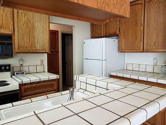 3rd image of 88 Petrilli Cir