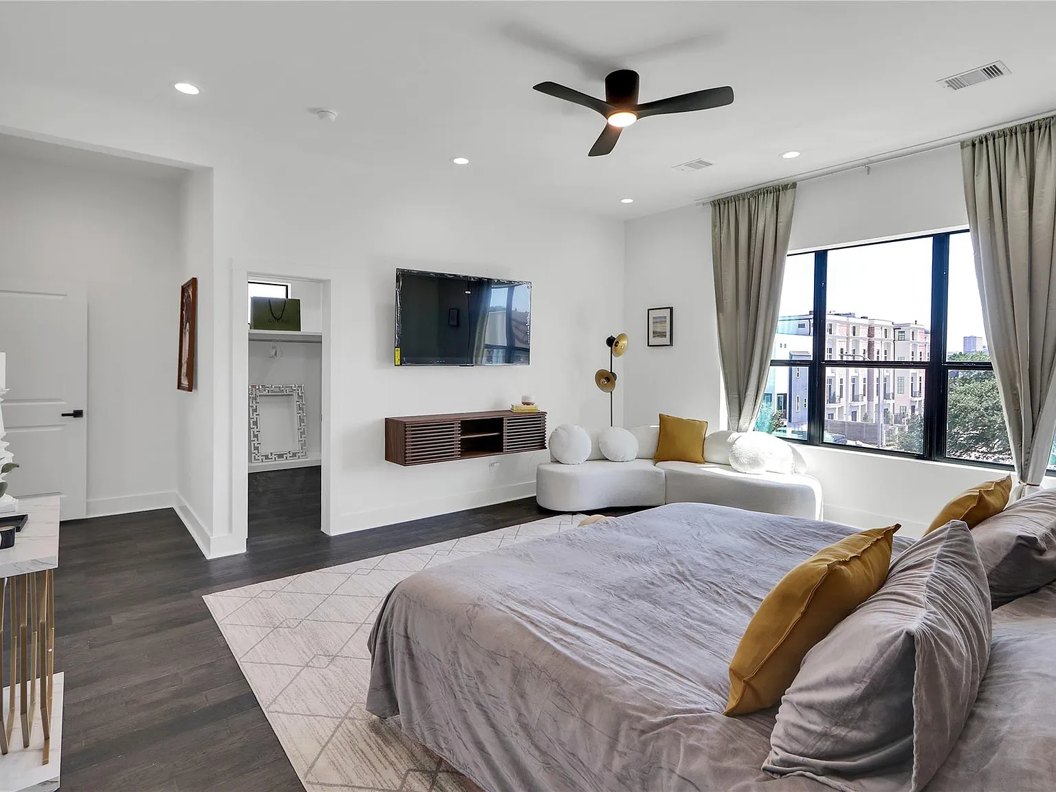 3 bed, 3.5 bath, 2757 sqft, $8,500 — Photo 4