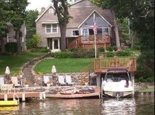 5414 W Lake Shore Dr, Wonder Lake, IL 60097