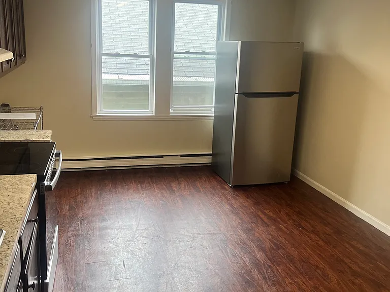 60 W Green St #4 — Photo 4