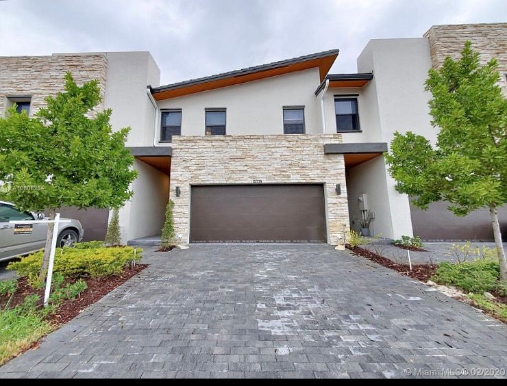 1st image of 10539 NW 81st Ter