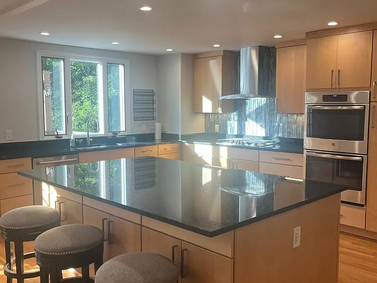 315 N Maple Ave — Photo 5