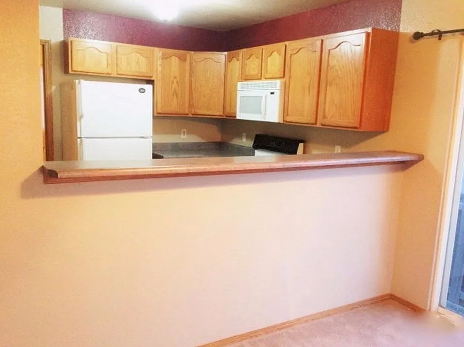 Building Photo - 4912 Prospect Dr