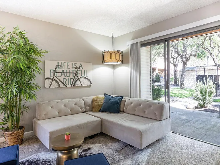 Woodchase Apartment Homes — Photo 4