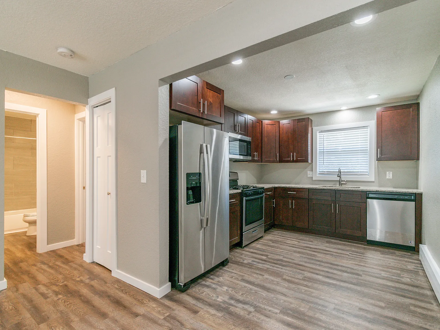 2 bed, 850 sqft, $850 — Photo 4