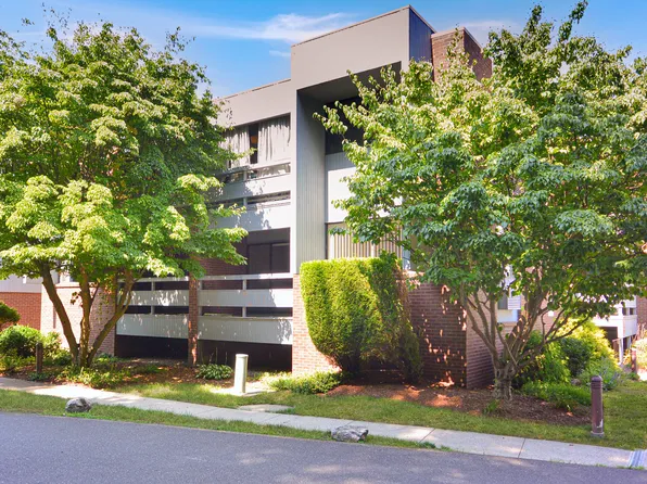 99 Wilton Crest #99, Wilton, CT 06897