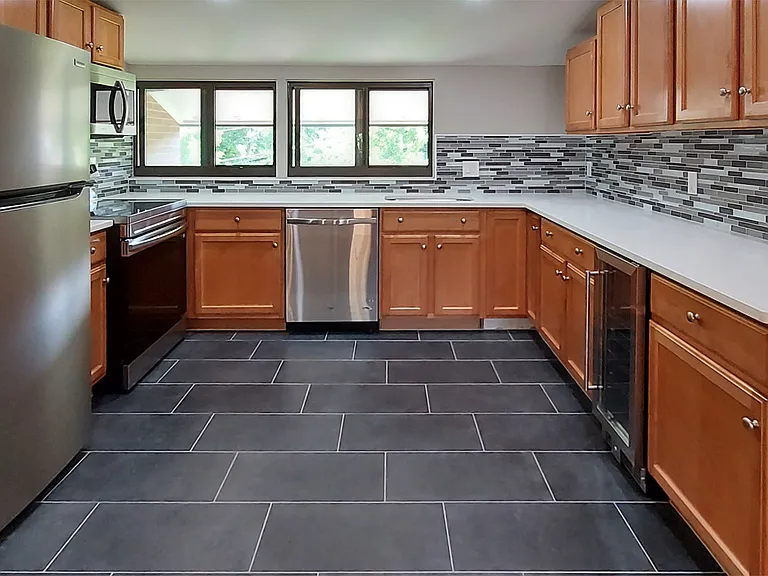 6 Longwood Dr #5 — Photo 6