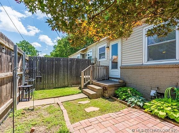 4th image of 1329 E 38th Pl Unit C