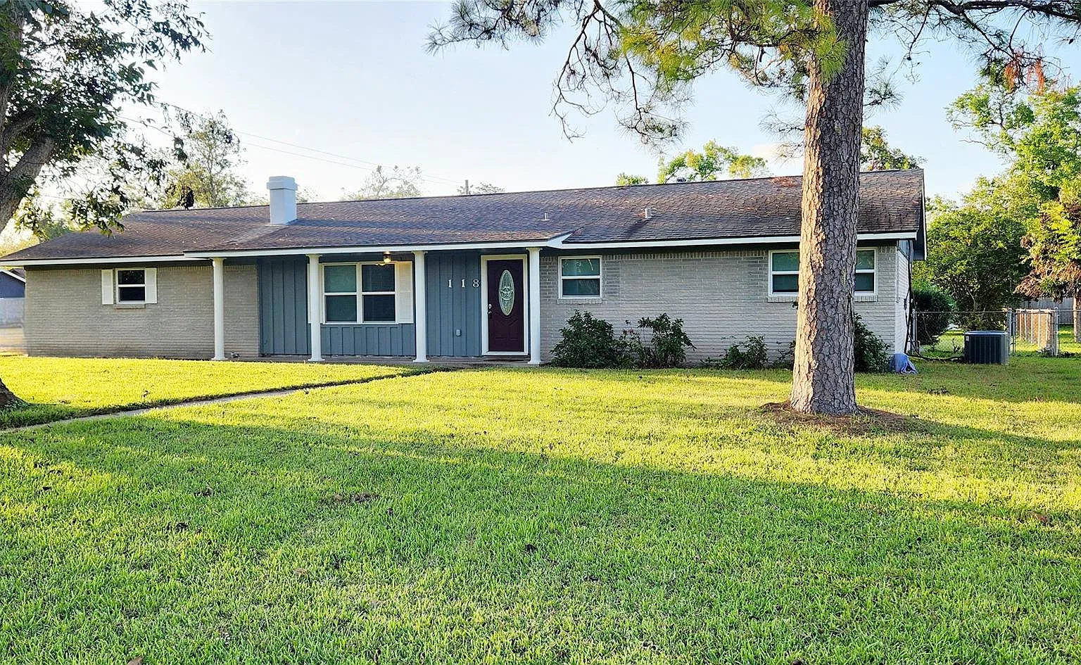 3 bed, 2.0 bath, 1373 sqft, $1,850 — Photo 2