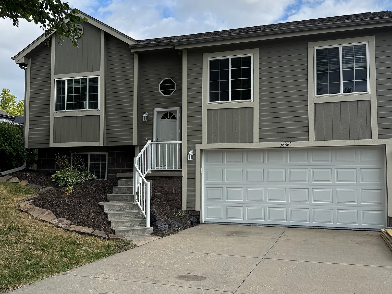 3 bed, 1500 sqft, $2,100 — Photo 1