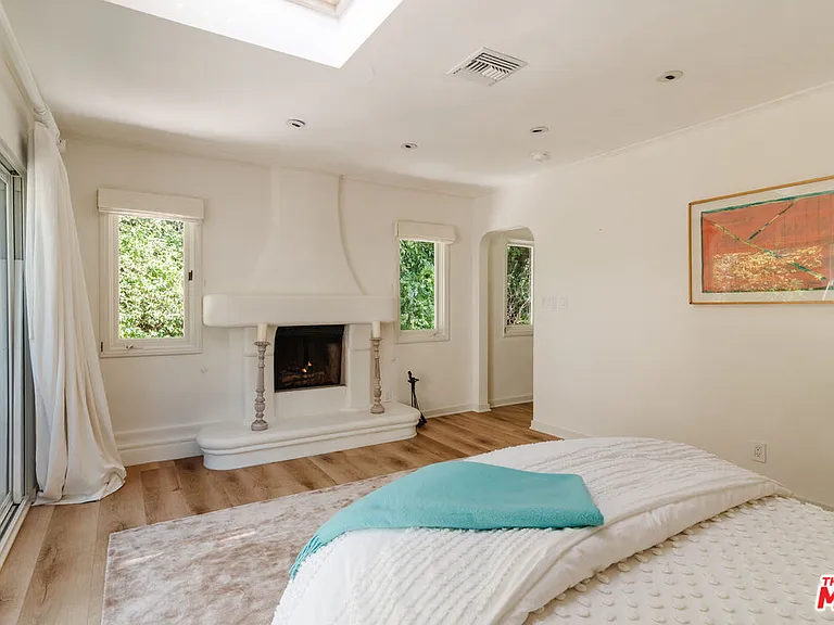 8706 Sunset Plaza Pl — Photo 26