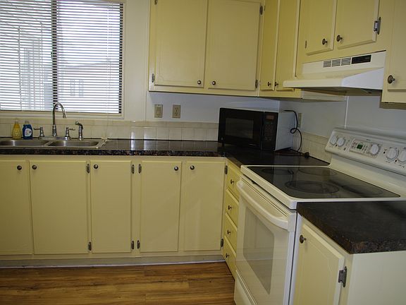 3rd image of 497 Archer Ln