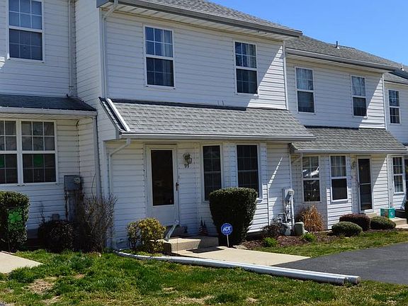 4th image of 717 Hawthorne Ln