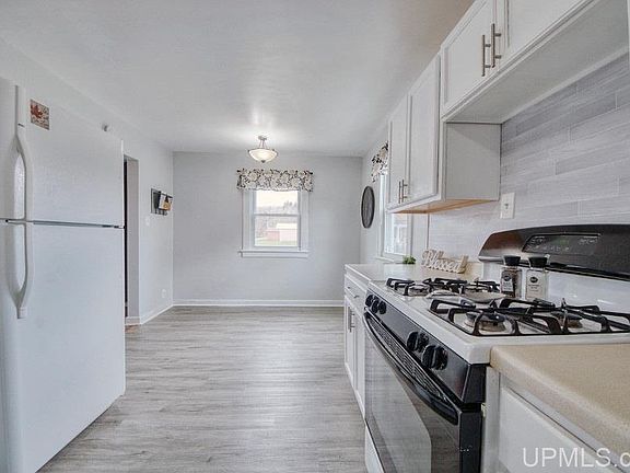 5th image of 1011 W Ludington St