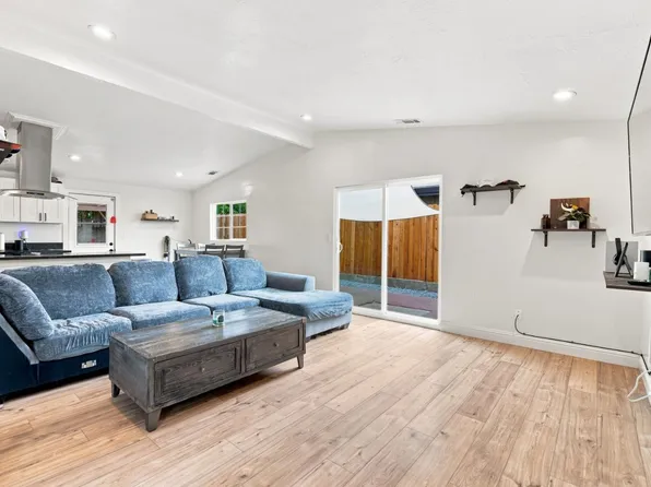 6577 Thomas Dr, North Highlands, CA 95660